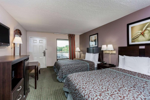 Days Inn by Wyndham Lugoff image 12